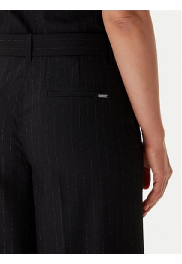Guess Spodnie palazzo W5BB13 W2422 Czarny Regular Fit. Kolor: czarny. Materiał: syntetyk