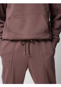 outhorn - Spodnie dresowe joggery męskie - brązowe. Kolor: brązowy. Materiał: dresówka. Wzór: ze splotem, gładki #2