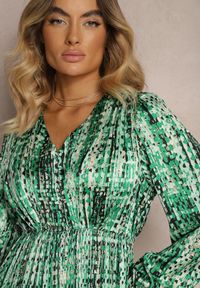 Renee - Zielona Plisowana Sukienka Maxi Ozdobiona Wzorem w Tweedowym Stylu Juvioa. Kolor: zielony. Materiał: tkanina. Wzór: aplikacja. Długość: maxi #5