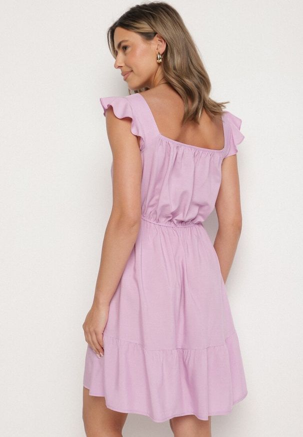 Born2be - Fioletowa Sukienka z Wiskozą o Rozkloszowanym Kroju z Gumką w Pasie Lirimere. Okazja: na co dzień. Typ kołnierza: kołnierz z falbankami. Kolor: fioletowy. Materiał: wiskoza. Długość rękawa: na ramiączkach. Styl: casual, elegancki