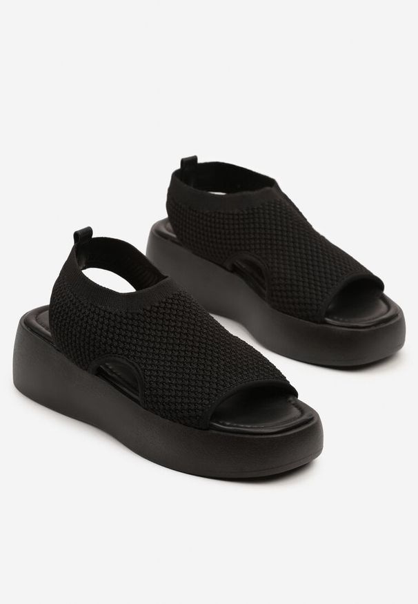 Born2be - Czarne Sandały na Grubej Podeszwie z Wycięciami Raneve. Okazja: na co dzień. Kolor: czarny. Sezon: lato. Styl: casual