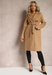 Renee - Jasnobrązowy Klasyczny Płaszcz z Wiązaniem Deneris. Kolor: brązowy. Materiał: tkanina. Styl: klasyczny