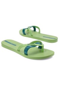 Zielone Japonki Ipanema Modne Klapki Damskie. Okazja: na spacer, na co dzień, na plażę. Kolor: zielony. Materiał: materiał. Wzór: paski. Sezon: lato. Styl: casual #4