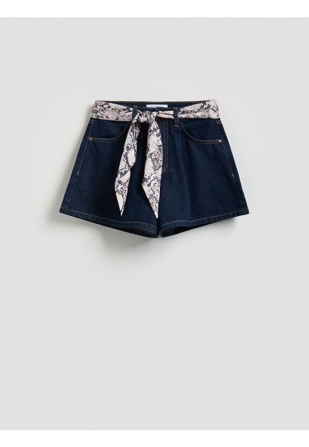 Reserved - Jeansowe szorty z apaszką - granatowy. Kolor: niebieski. Materiał: jeans