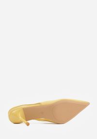 Born2be - Żółte Sandały na Szpilce z Imitacji Zamszu z Noskiem w Szpic Fyrlenne. Okazja: na co dzień, na spotkanie biznesowe, na ślub cywilny, do pracy, na wesele. Kolor: żółty. Materiał: zamsz. Sezon: wiosna, lato. Obcas: na szpilce. Styl: casual, biznesowy, elegancki, klasyczny #2