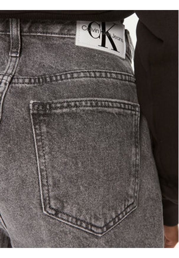 Calvin Klein Jeans Szorty jeansowe J20J223508 Szary Regular Fit. Kolor: szary. Materiał: jeans, bawełna