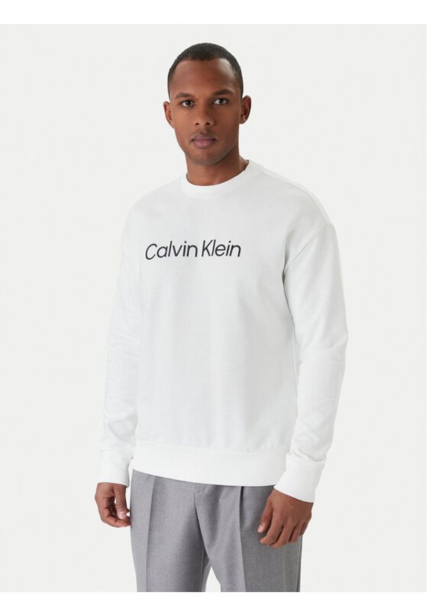 Calvin Klein Bluza Hero Logo K10K112956 Biały Comfort Fit. Kolor: biały. Materiał: bawełna