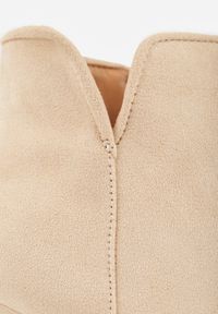 Renee - Jasnobeżowe Botki na Szpilce ze Szpiczastym Noskiem Yegene. Okazja: na co dzień. Nosek buta: szpiczasty. Kolor: beżowy. Materiał: jeans. Obcas: na szpilce. Styl: casual, glamour, wizytowy #2