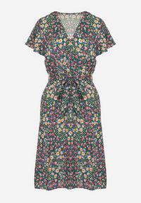 Born2be - Zielona Wiskozowa Kopertowa Sukienka Wiązana Materiałowym Sznurkiem z Gumką w Talii Zanlea. Typ kołnierza: dekolt w kształcie V. Kolor: zielony. Materiał: wiskoza, materiał. Długość rękawa: krótki rękaw. Sezon: lato. Typ sukienki: kopertowe #7