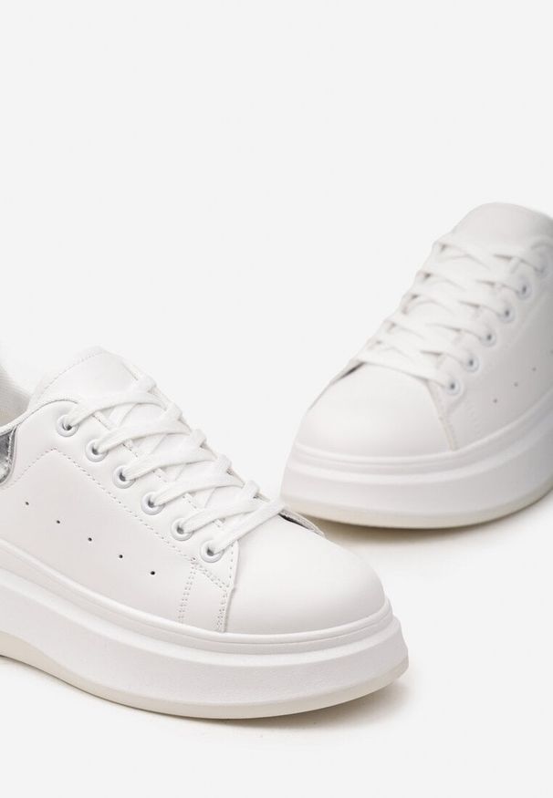 Born2be - Biało-Srebrne Sneakersy z Ekoskóry na Platformie ze Sznurowaniem Telretia. Kolor: biały. Obcas: na platformie