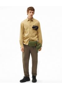 Kenzo - KENZO - Kamelowa koszula z bawełny. Typ kołnierza: kołnierzyk klasyczny. Kolor: beżowy. Materiał: bawełna. Długość rękawa: długi rękaw. Długość: długie. Wzór: aplikacja. Styl: klasyczny #2