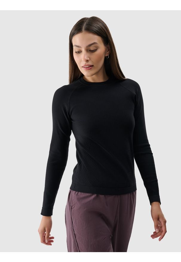 4f - 4F Longsleeve gładki bezszwowy damski - czarny M/L. Okazja: na co dzień. Typ kołnierza: kołnierzyk stójkowy. Kolor: czarny. Długość: długie. Wzór: gładki. Materiał: dzianina, syntetyk, materiał, skóra, prążkowany, elastan. Długość rękawa: długi rękaw. Sezon: lato. Styl: wizytowy, sportowy, casual