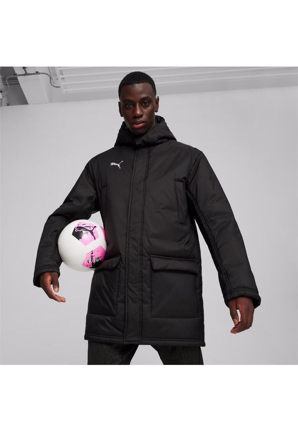 Kurtka puchowa Puma teamFinal. Kolor: czarny. Materiał: puch. Sport: piłka nożna