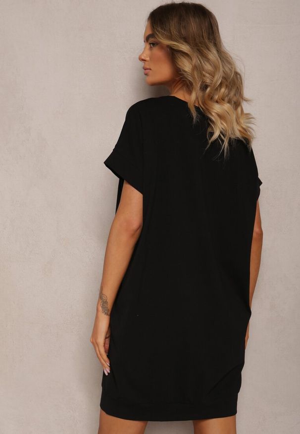 Renee - Czarna T-shirtowa Sukienka Pudełkowa z Elastycznej Bawełny Ellensa. Kolor: czarny. Materiał: bawełna. Styl: wakacyjny. Długość: mini