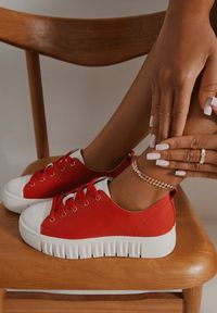 Born2be - Czerwone Sznurowane Sneakersy Vices na Płaskiej Podeszwie Firori. Zapięcie: sznurówki. Kolor: czerwony. Materiał: jeans. Wzór: aplikacja, jednolity. Obcas: na płaskiej podeszwie