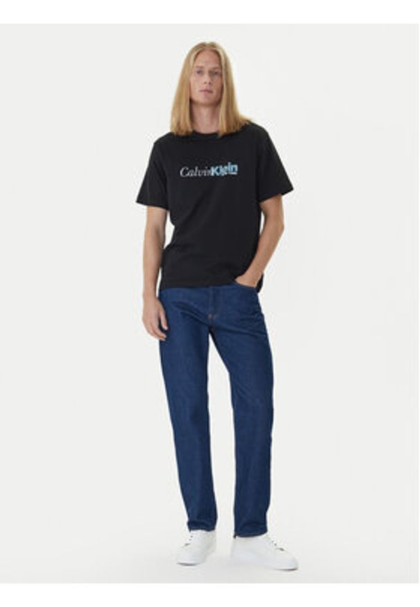 Calvin Klein T-Shirt LV04RD822G Czarny Regular Fit. Kolor: czarny. Materiał: bawełna