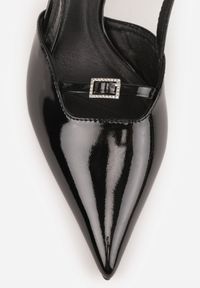 Born2be - Czarne Lakierowane Czółenka na Kaczuszce Bez Pięty Zapinane przy Kostce Evaliraea. Okazja: na co dzień, na spotkanie biznesowe, do pracy. Nosek buta: szpiczasty. Kolor: czarny. Materiał: lakier. Obcas: na szpilce. Styl: casual, biznesowy, elegancki. Wysokość obcasa: średni #5