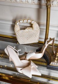 Renee - Beżowe Sandały Satynowe na Szpilce Slingback Ozdobione Kokardą Daemoris. Okazja: na ślub cywilny, na wesele, na imprezę. Zapięcie: sprzączka. Kolor: beżowy. Materiał: satyna. Wzór: aplikacja. Obcas: na szpilce. Styl: elegancki #7