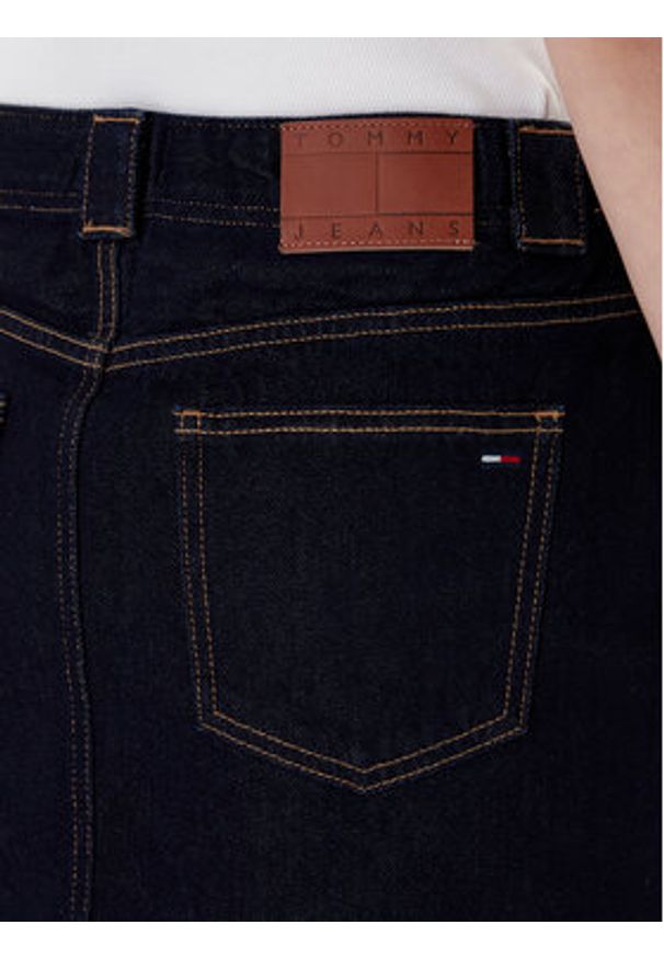 Tommy Jeans Spódnica jeansowa DW0DW21991 Granatowy Regular Fit. Kolor: niebieski. Materiał: bawełna