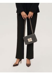 Kazar - Elegancka szara torebka na srebrnym łańcuszku. Kolor: szary. Materiał: zamszowe, skórzane. Styl: elegancki. Rodzaj torebki: na ramię #5