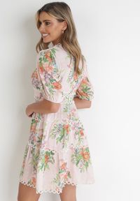 Born2be - Jasnoróżowa Rozkloszowana Sukienka Mini w Kwiaty z Koronką przy Dekolcie i Falbanką Daninia. Kolor: różowy. Materiał: koronka. Długość rękawa: krótki rękaw. Wzór: kwiaty, koronka. Długość: mini #4