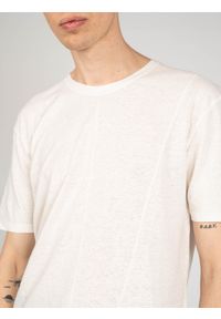 La Haine Inside Us T-shirt "Krept" | P2208 3J | KREPT | Mężczyzna | Kremowy. Kolor: kremowy. Materiał: len, bawełna. Długość: długie. Wzór: aplikacja
