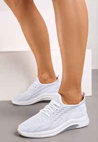 Born2be - Białe Buty Sportowe Salmerus. Wysokość cholewki: przed kostkę. Nosek buta: okrągły. Kolor: biały. Materiał: materiał. Szerokość cholewki: normalna. Wzór: aplikacja