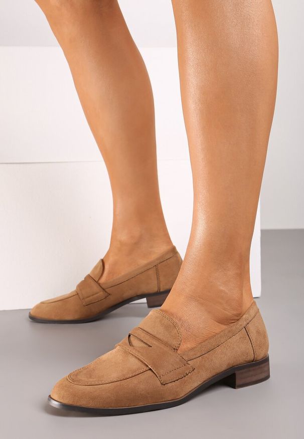 Renee - Brązowe Klasyczne Mokasyny Typu Loafersy na Płaskiej Podeszwie Daivina. Kolor: brązowy. Materiał: jeans. Obcas: na płaskiej podeszwie. Styl: klasyczny