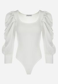 Born2be - Białe Body z Marszczonym Bufiastym Rękawem Kazi. Okazja: na co dzień, na spotkanie biznesowe. Kolor: biały. Materiał: jeans. Styl: biznesowy, klasyczny, elegancki, casual #4