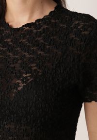 Born2be - Czarne Dopasowane Body Koronkowe z Krótkim Rękawem Mirarina. Okazja: na co dzień. Kolor: czarny. Materiał: koronka. Długość rękawa: krótki rękaw. Długość: krótkie. Wzór: koronka. Styl: elegancki, klasyczny, casual #8