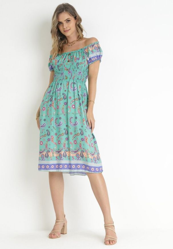 Born2be - Miętowa Rozkloszowana Sukienka Bawełniana Hiszpanka we Wzór Paisley Dottia. Typ kołnierza: dekolt hiszpanka. Kolor: miętowy. Materiał: bawełna. Wzór: paisley