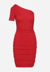 Born2be - Czerwona Dopasowana Sukienka na Jedno Ramię Erllemia. Okazja: na imprezę. Kolor: czerwony. Długość rękawa: krótki rękaw. Typ sukienki: dopasowane, proste #2