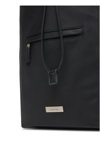 Calvin Klein Plecak Sleek Drawstring Sling LV04D3145G Czarny. Kolor: czarny. Materiał: materiał #6