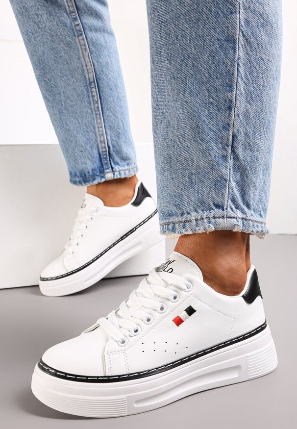 Renee - Biało-Czarne Sznurowane Sneakersy na Płaskiej Podeszwie z Lamówką Fedat. Kolor: biały. Obcas: na płaskiej podeszwie