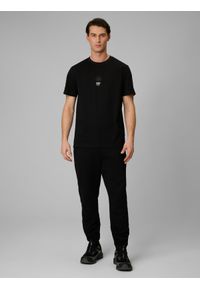 4f - 4F T-shirt relaxed z nadrukiem męski - czarny M. Okazja: na co dzień. Kolor: czarny. Materiał: dzianina. Wzór: nadruk. Styl: casual, sportowy #2