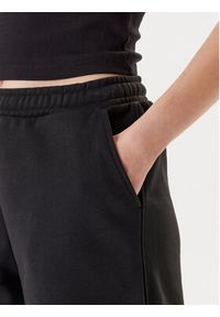 Tommy Jeans Szorty sportowe Linear DW0DW21152 Czarny Relaxed Fit. Kolor: czarny. Materiał: bawełna