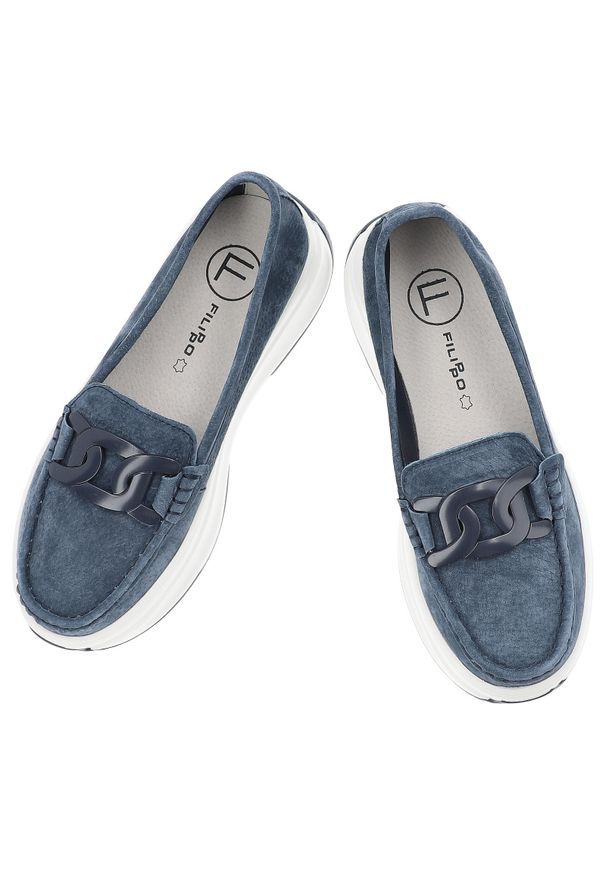 Półbuty damskie Filippo, wsuwane na grubej platformie z miękkimi wkładkami, granatowe, DP6132-25. Okazja: na spacer, na co dzień, do pracy. Zapięcie: bez zapięcia. Kolor: niebieski. Materiał: zamsz, jeans. Obcas: na platformie. Styl: casual, elegancki, klasyczny