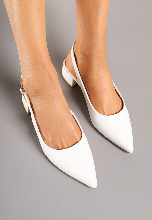 Renee - Białe Sandały na Słupku Typu Slingback Odavine. Okazja: na spotkanie biznesowe. Zapięcie: sprzączka. Kolor: biały. Sezon: lato. Obcas: na słupku. Styl: elegancki, biznesowy. Wysokość obcasa: średni