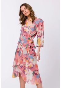 Sukienki.shop - Zwiewna sukienka szyfonowa kopertowa z wiązaniem pastelowa. Okazja: na randkę. Materiał: szyfon. Typ sukienki: kopertowe. Styl: wizytowy #3