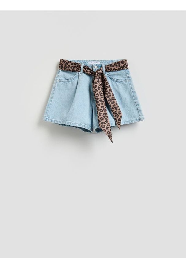 Reserved - Jeansowe szorty z apaszką - niebieski. Kolor: niebieski. Materiał: jeans