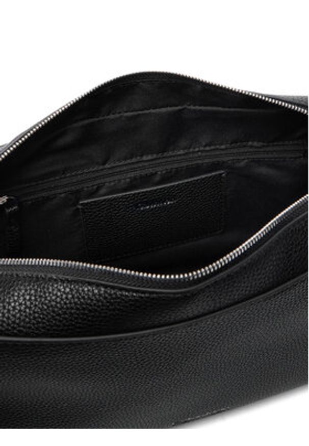 Calvin Klein Torebka Webbing 2X Strap Lg Camera Bag LV04F3642G Czarny. Kolor: czarny. Materiał: skórzane
