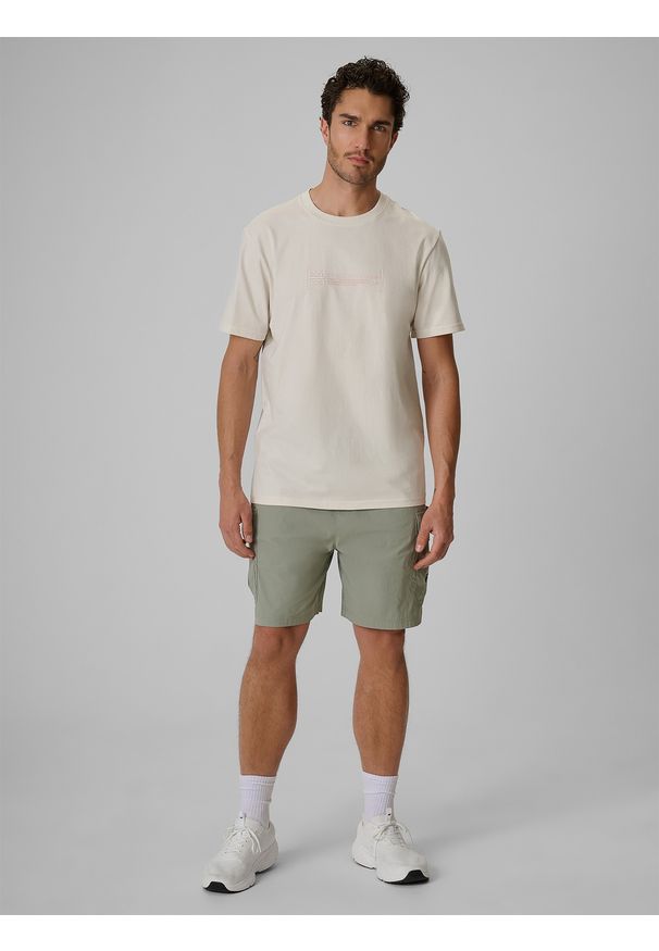 4f - 4F T-shirt regular z nadrukiem męski - beżowy XL. Okazja: na spacer, na co dzień. Kolor: beżowy. Materiał: bawełna, dzianina. Wzór: nadruk. Styl: casual