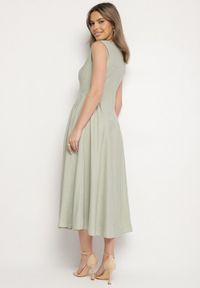 Born2be - Zielona Wiskozowa Sukienka o Rozkloszowanym Kroju Lirice. Okazja: na co dzień. Kolor: zielony. Materiał: wiskoza. Typ sukienki: proste. Styl: klasyczny, casual, elegancki #5