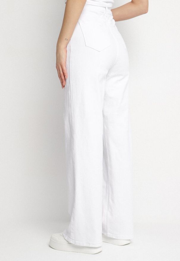 Born2be - Białe Jeansy Szerokie Murisana. Okazja: na co dzień. Kolor: biały. Styl: elegancki, casual
