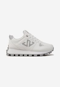 Born2be - Białe Sneakersy z Brokatową Naszywką i Szerokim Bieżnikiem Aduria. Kolor: biały. Wzór: aplikacja #5