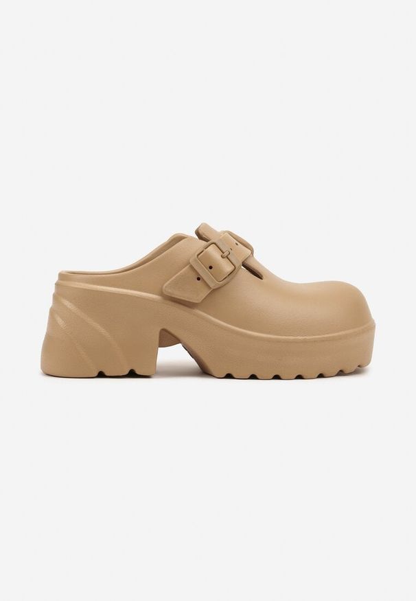 Born2be - Ciemnobeżowe Klapki na Grubej Podeszwie z Klamrą Ralunella. Okazja: na co dzień, na spacer. Kolor: beżowy. Materiał: dresówka. Styl: klasyczny, elegancki, casual