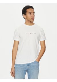 TOMMY HILFIGER - Tommy Hilfiger T-Shirt UM0UM03525 Biały Regular Fit. Kolor: biały. Materiał: bawełna #1