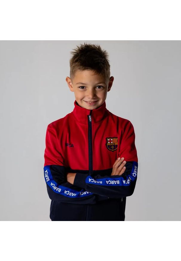 Dres piłkarski dziecięcy FC Barcelona 24/25. Kolor: wielokolorowy, niebieski, czerwony. Materiał: dresówka. Styl: sportowy