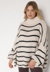 Born2be - Beżowy Golf Oversize w Paski z Domieszką Wełny i Wiskozy Nexeia. Okazja: na co dzień. Typ kołnierza: golf. Kolor: beżowy. Materiał: wełna, wiskoza. Wzór: paski. Styl: klasyczny, casual, elegancki #3