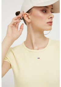 Tommy Jeans t-shirt damski kolor żółty. Okazja: na co dzień. Kolor: żółty. Materiał: bawełna, dzianina, prążkowany. Wzór: aplikacja. Styl: casual #2